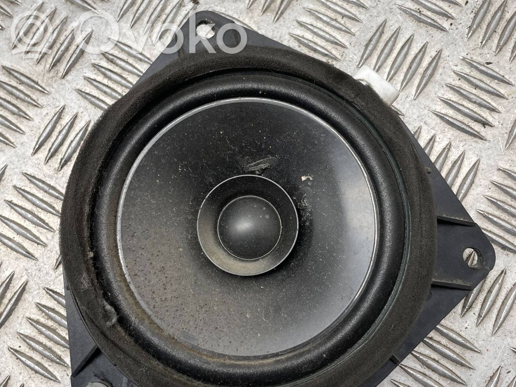 Toyota Avensis Verso Takaoven kaiutin 