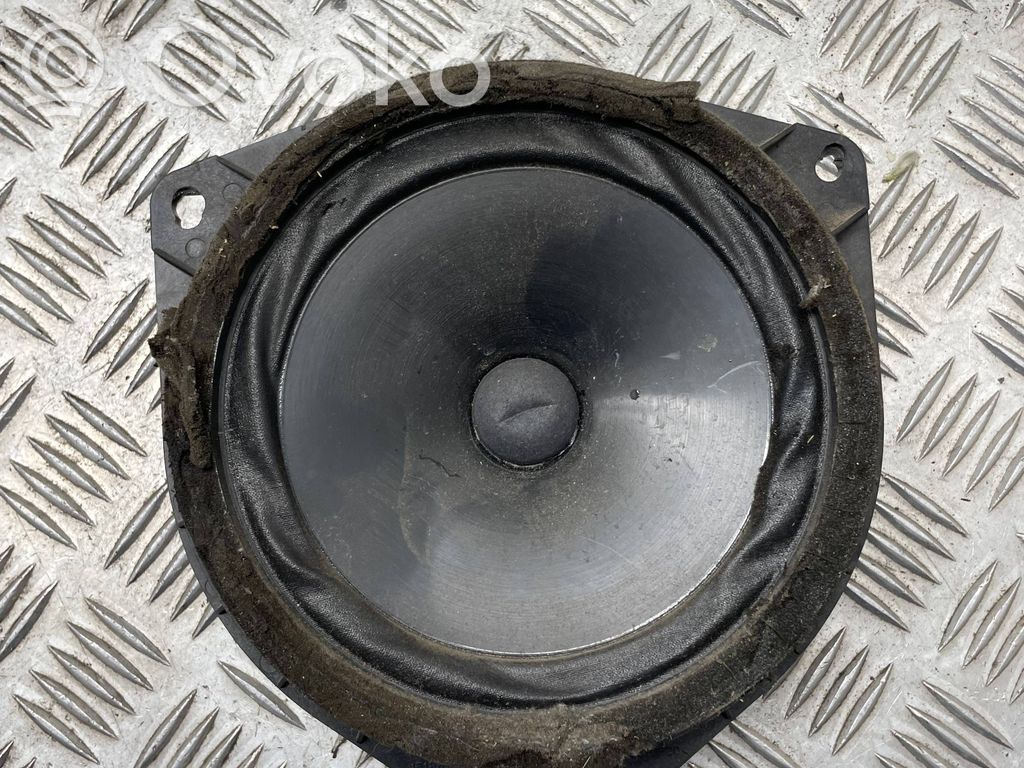 Toyota Avensis Verso Etuoven kaiutin 