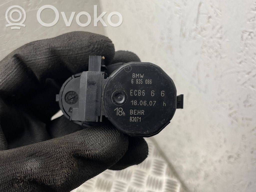 BMW 7 E65 E66 Oro sklendės varikliukas 