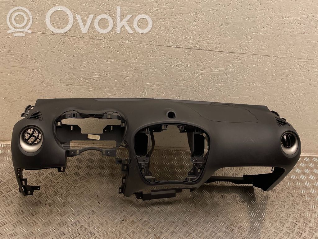 Nissan Juke I F15 Deska rozdzielcza 