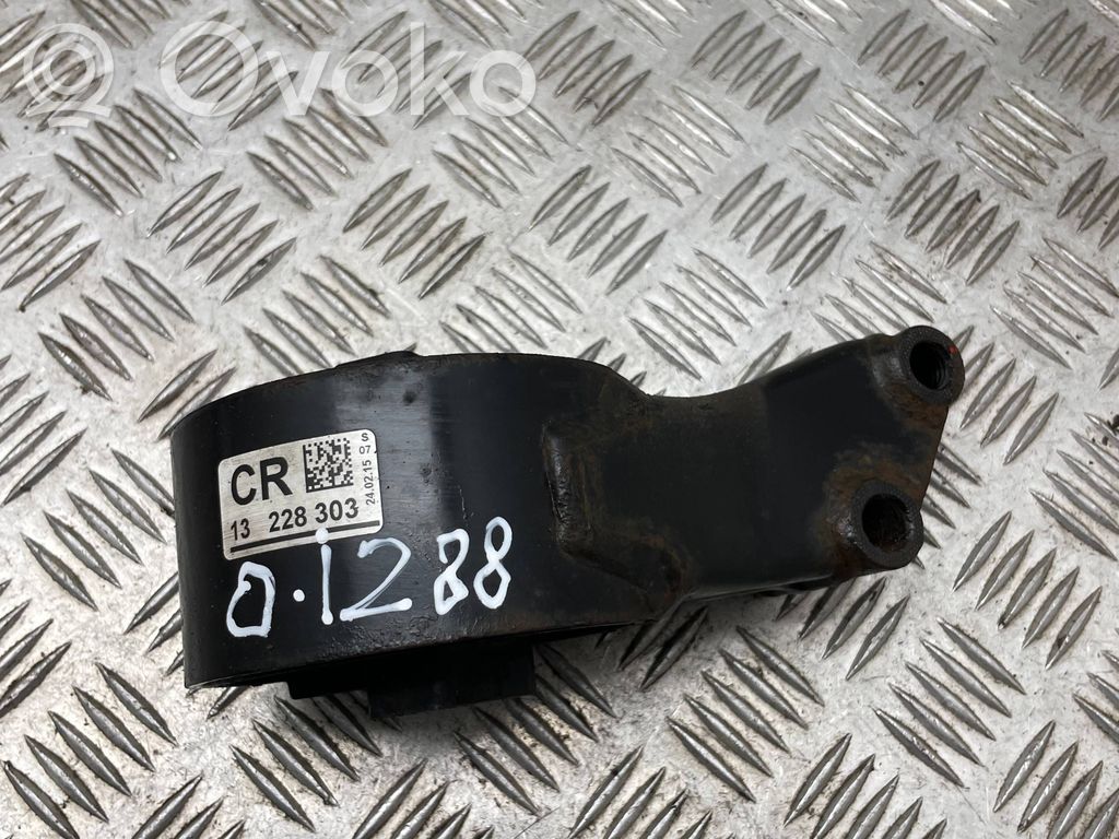 Opel Insignia A Engine mount bracket 