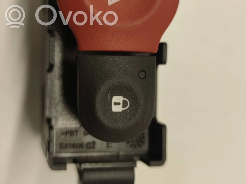 Renault Twingo III Hazard light switch 