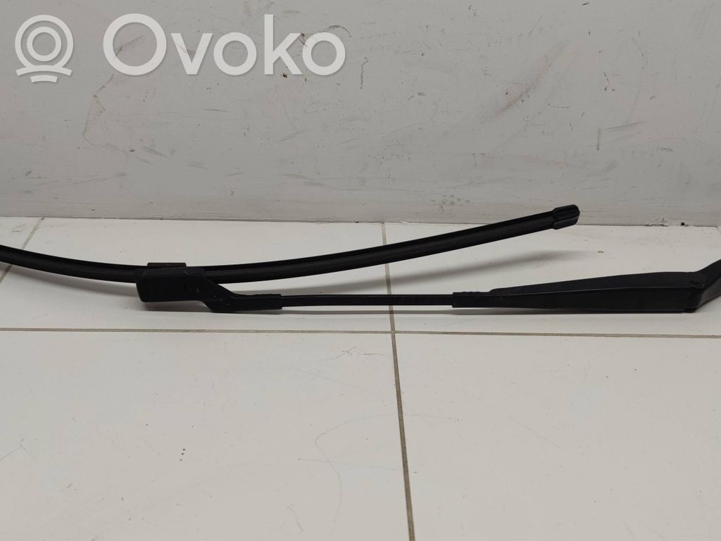Ford Focus Front wiper blade arm 