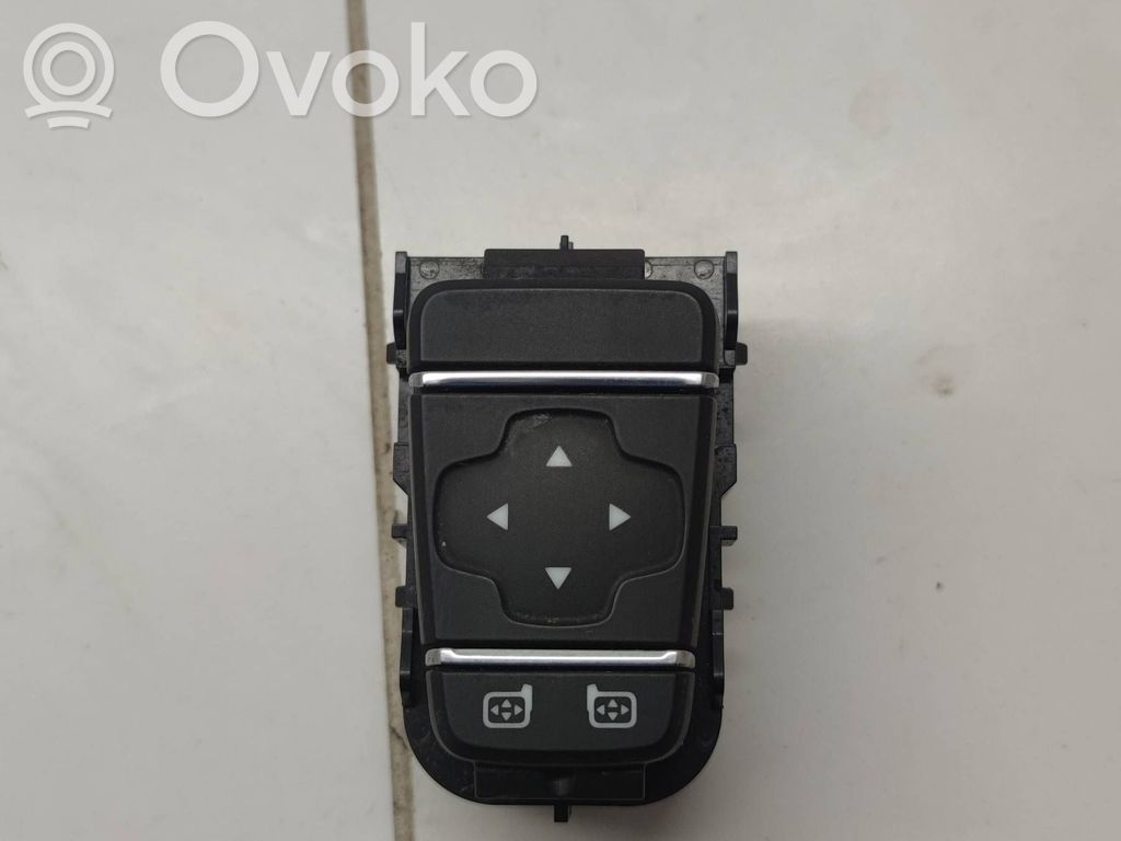 Renault Captur Electric window control switch 