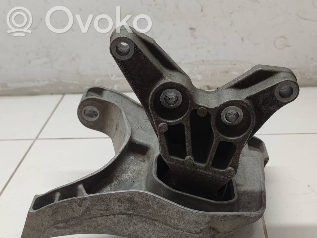 Peugeot 5008 II Engine mount bracket 