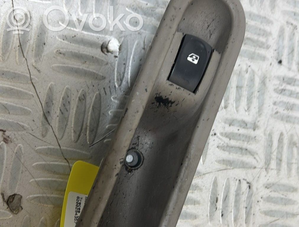 Renault Clio III Interruptor del elevalunas eléctrico 