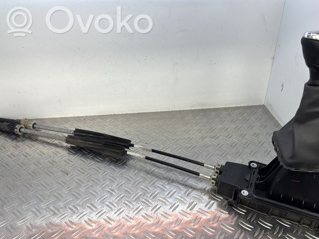Renault Clio IV Vaihteenvaihtajan vaijerin liitin 