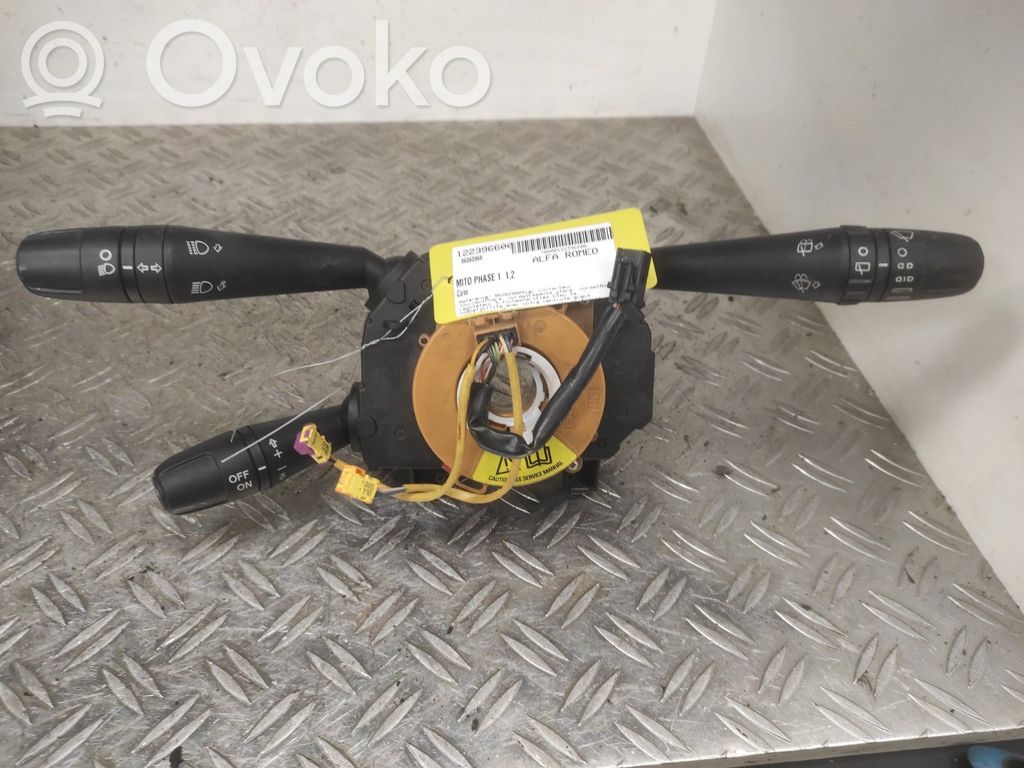 Alfa Romeo Mito Pyyhkimen/suuntavilkun vipukytkin 