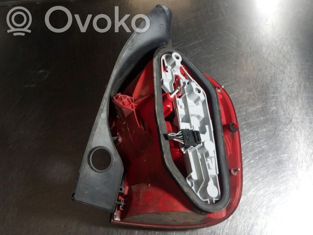 Rear/tail lights   8200538786