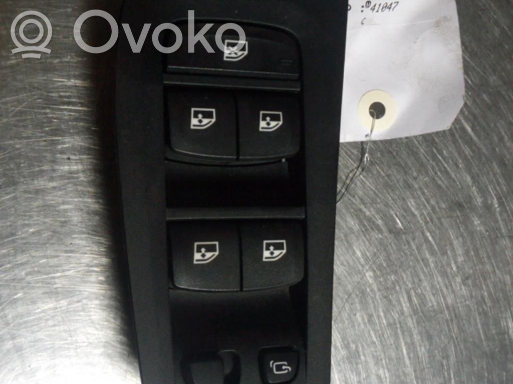 BMW 1 F40 Interruptor del elevalunas eléctrico 
