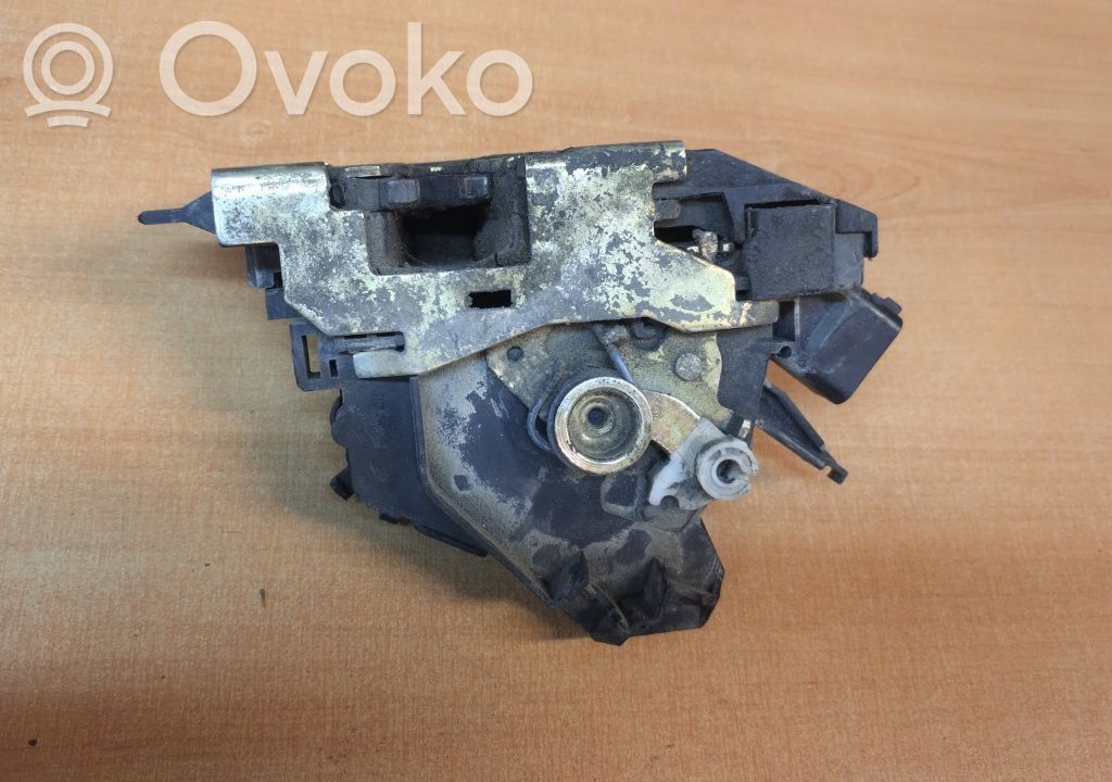 Ford Focus Slēdzene (pie roktura) 
