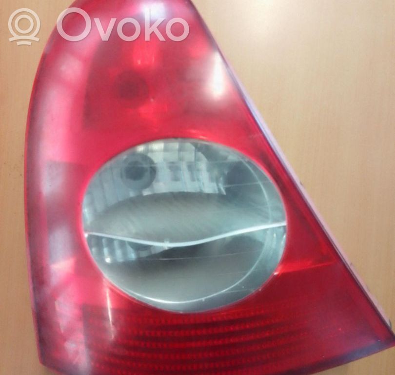 Renault Clio II Aizmugurējais lukturis virsbūvē 