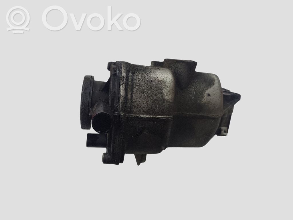 Volvo V70 Mocowanie / uchwyt filtra oleju 