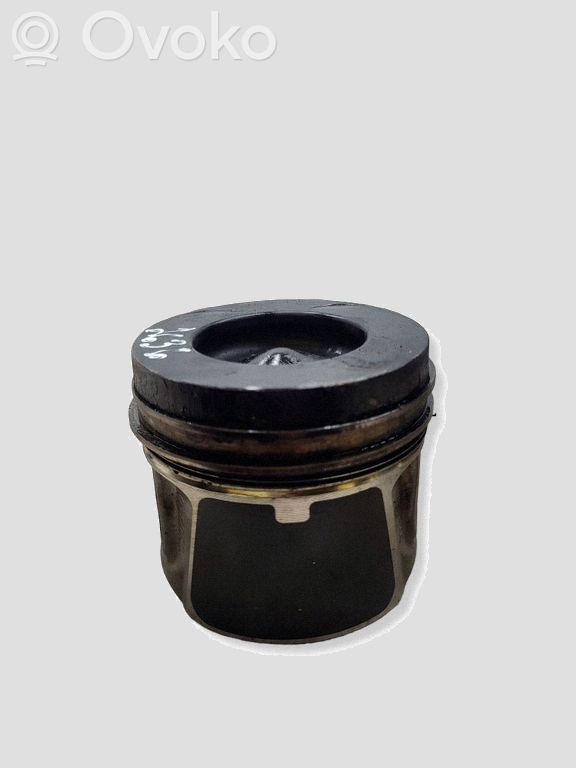 Piston   R9M