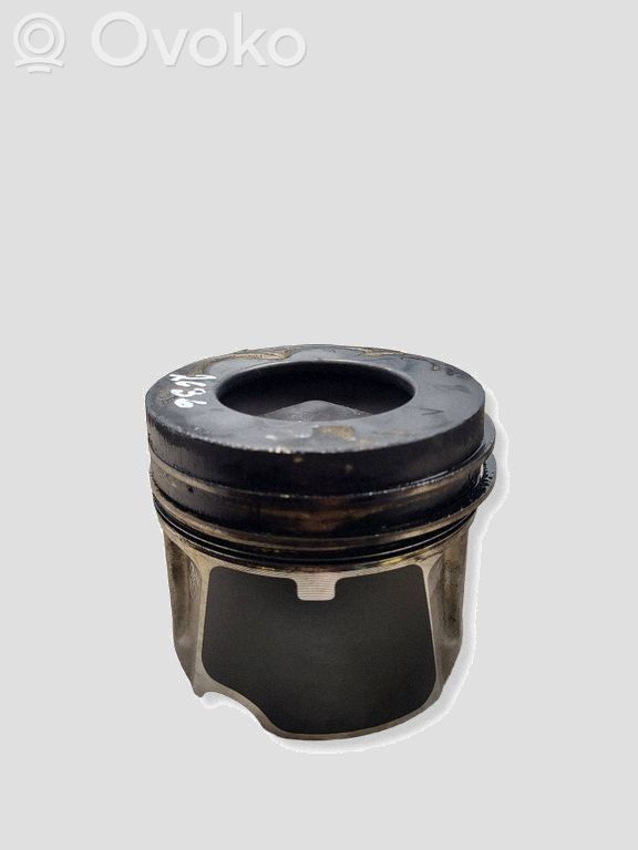 Renault Trafic III (X82) Piston