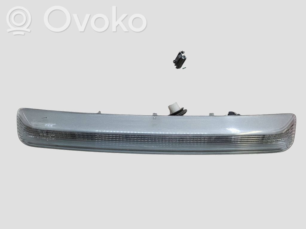 Toyota Avensis T270 Trzecie światło stop 