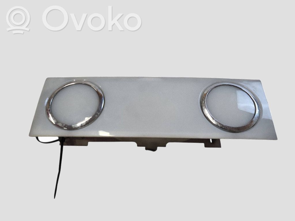 Etuistuimen valo   7L6947105A