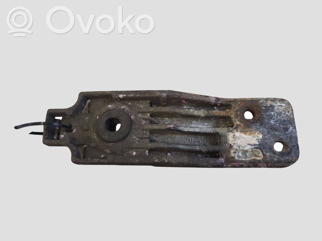 Opel Insignia A Staffa di montaggio del radiatore 