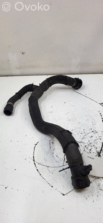 Audi A4 S4 B8 8K Tuyau de liquide de refroidissement moteur