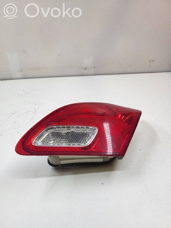 Opel Astra J Feux arrière sur hayon