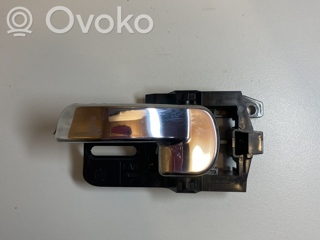 Nissan Qashqai Klamka wewnętrzna drzwi tylnych 