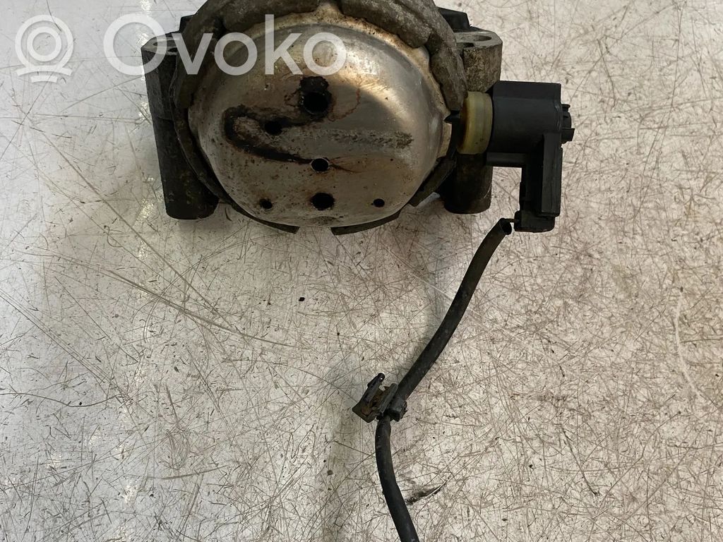 Audi A8 S8 D4 4H Engine mount bracket 