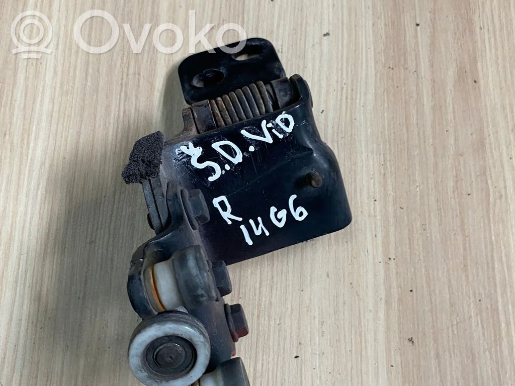 Sliding door upper roller guide/hinge   BK21V268B40AK