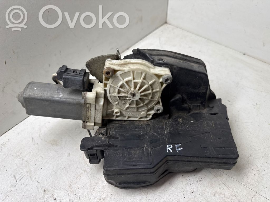 BMW 7 E65 E66 Galinių durų pritraukėjas 