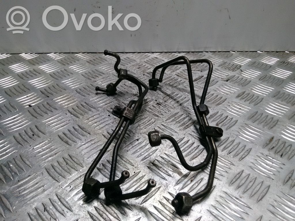 Fuel injector supply line/pipe