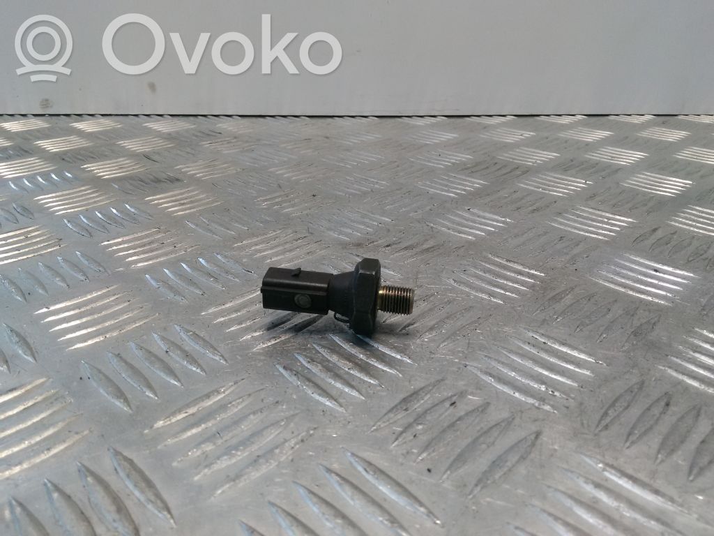 Audi A4 S4 B6 8E 8H Oil pressure sensor 