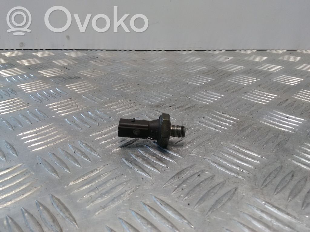 Audi A4 S4 B6 8E 8H Oil pressure sensor 