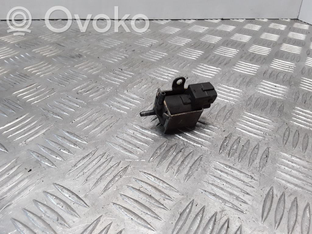 Audi A4 S4 B6 8E 8H Válvula de vacío 