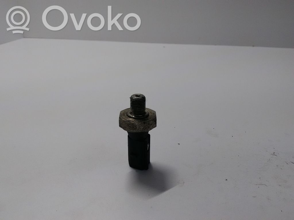 Audi A4 S4 B6 8E 8H Oil pressure sensor 