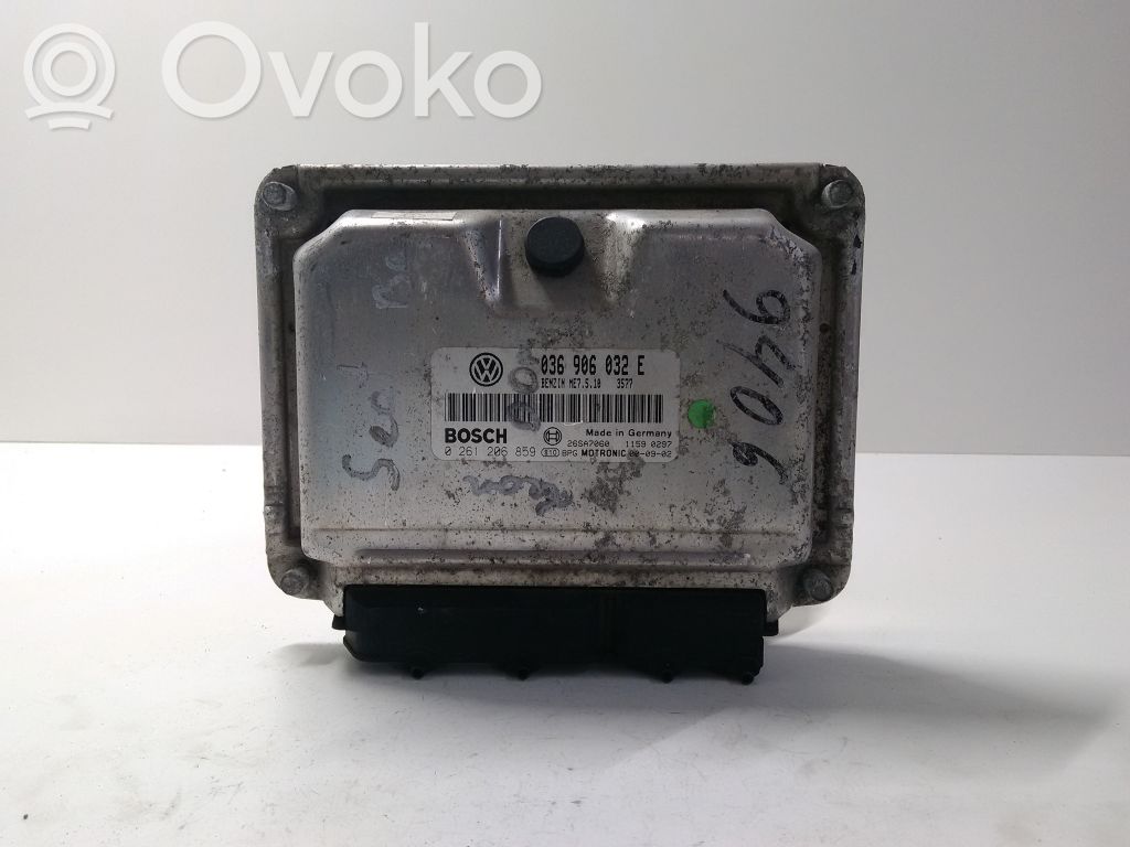 Volkswagen Golf IV Engine control unit/module 