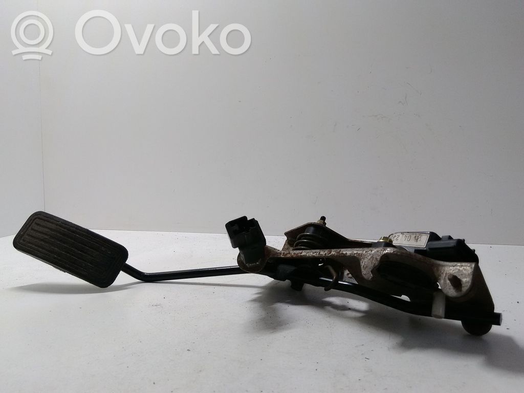 Akseleratora pedālis   CB0541AC0