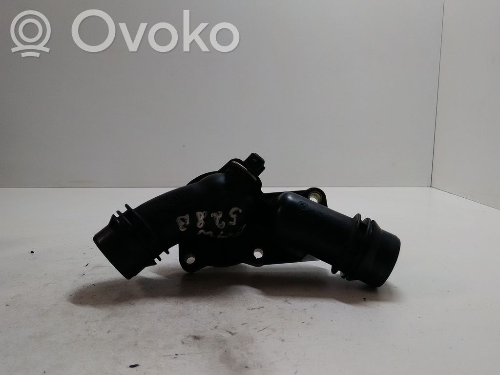 BMW 5 E39 Termostats / termostata korpuss 