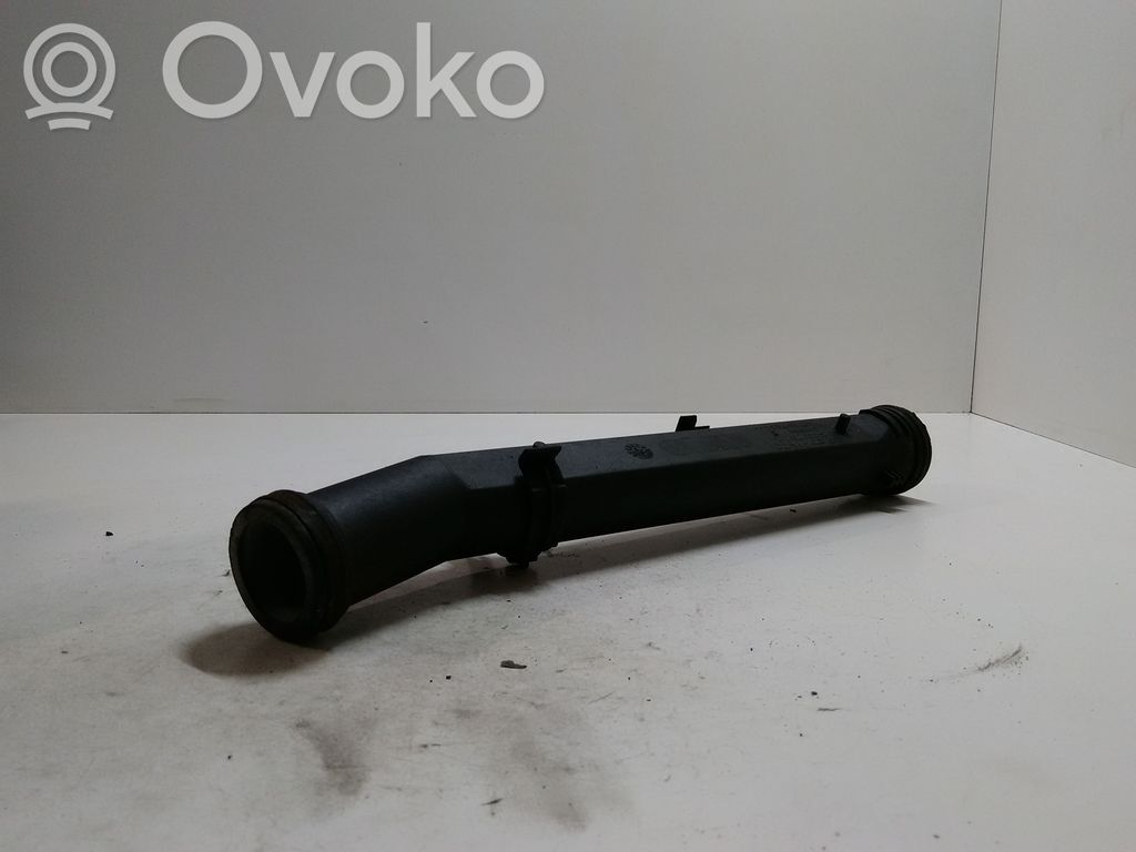 Volkswagen Golf IV Caurulīte (-es) / šļūtene (-es) 