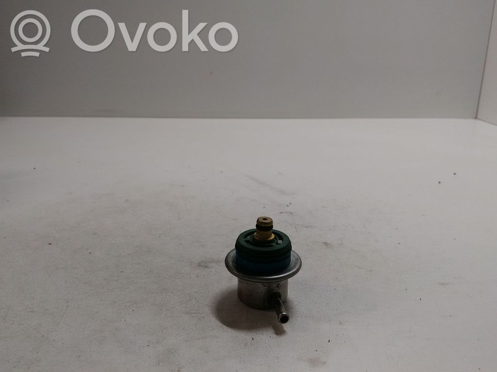 BMW 3 E46 Fuel pressure regulator 