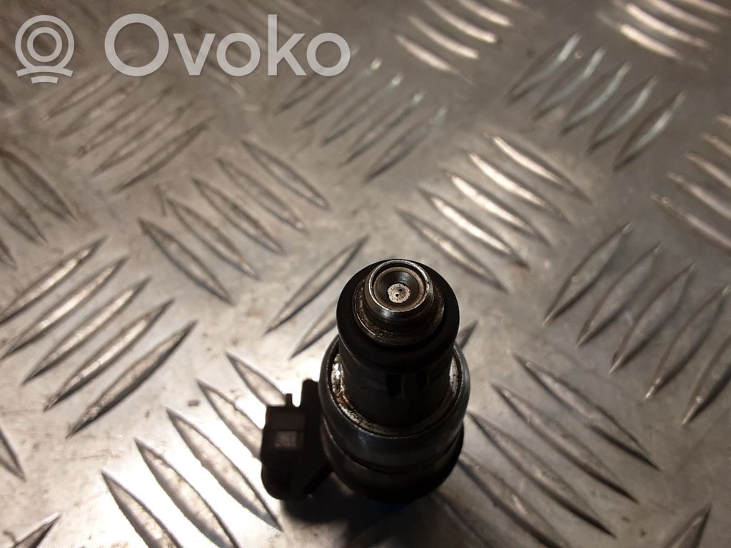 Opel Vectra C Fuel injector 