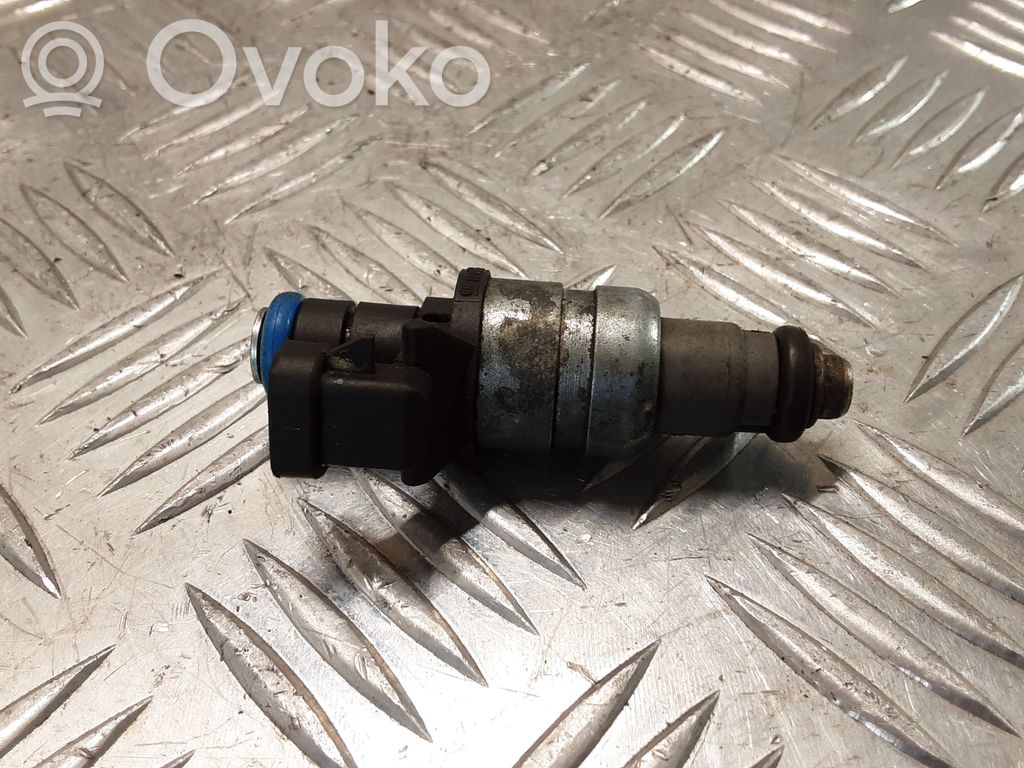 Opel Vectra C Fuel injector 