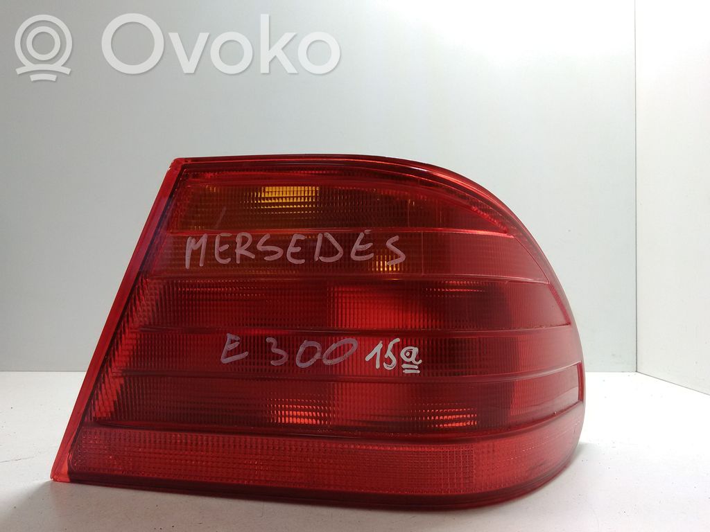 Mercedes-Benz E W210 Lampa tylna 