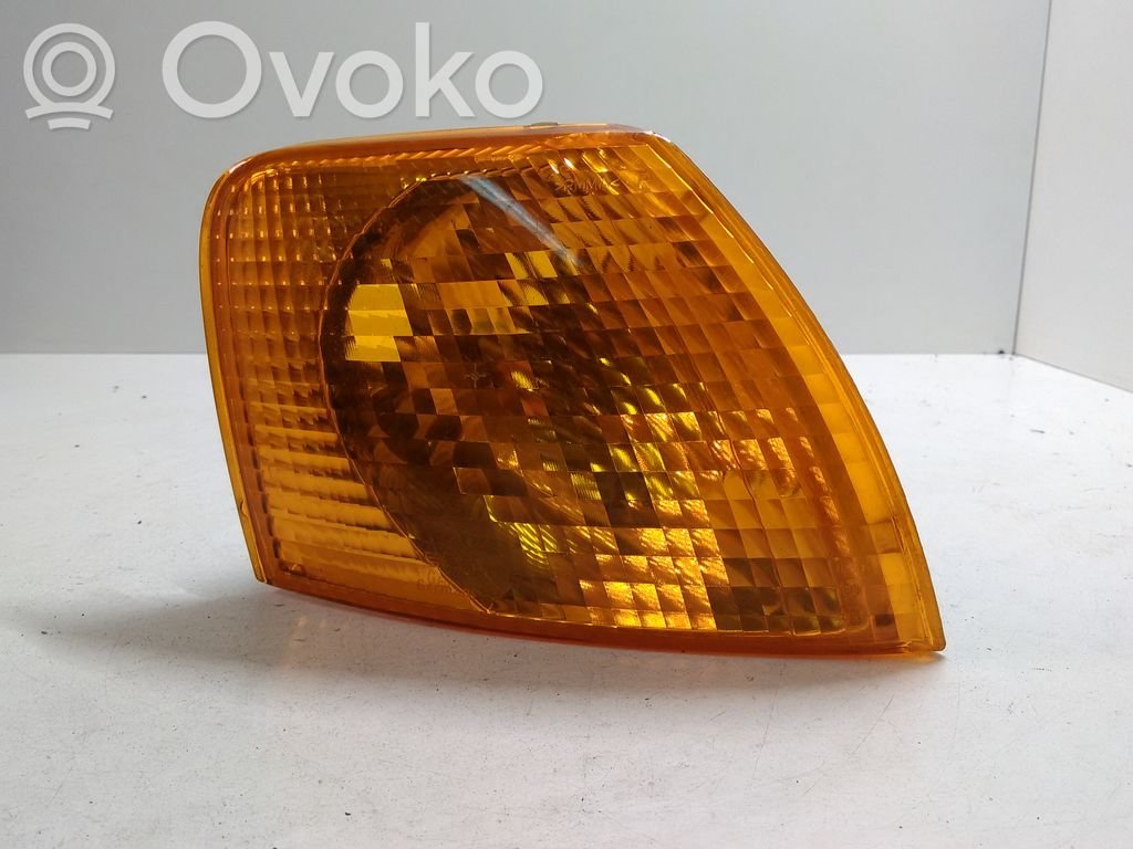 Volkswagen PASSAT B5 Front indicator light 