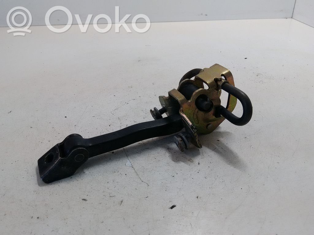 BMW 3 E46 Takaoven pidätin 