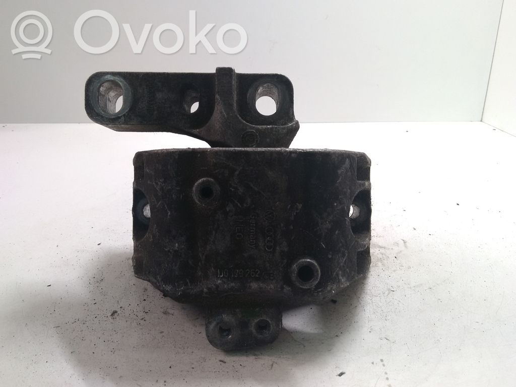 Volkswagen Bora Engine mount bracket 