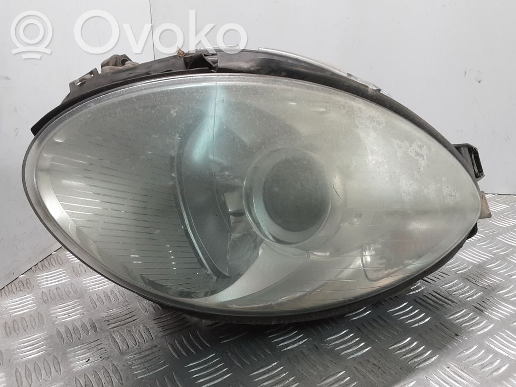 Mercedes-Benz R W251 Lampa przednia 
