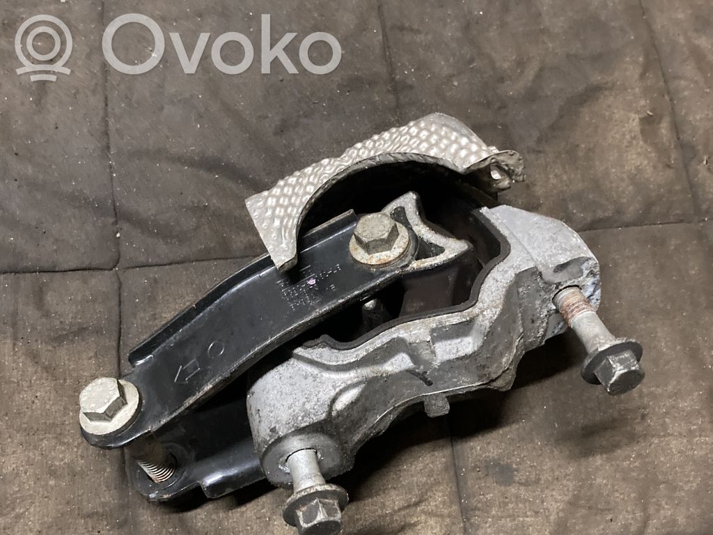 Engine mount bracket   6G926P082AB