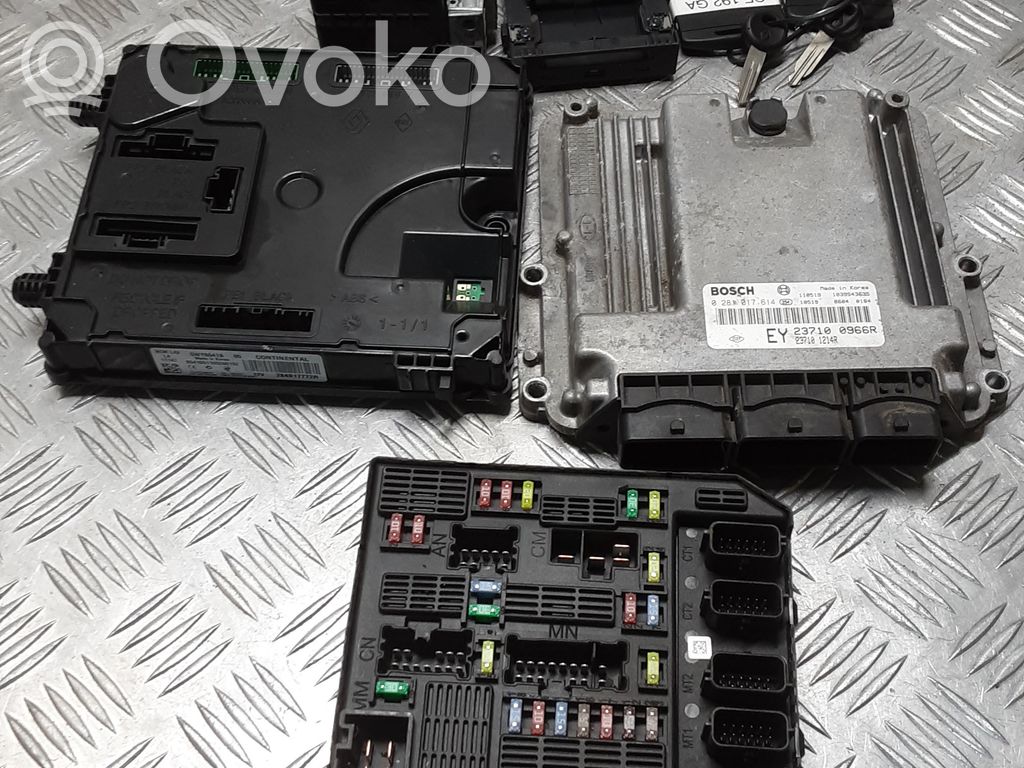Renault Latitude (L70) Engine ECU kit and lock set 