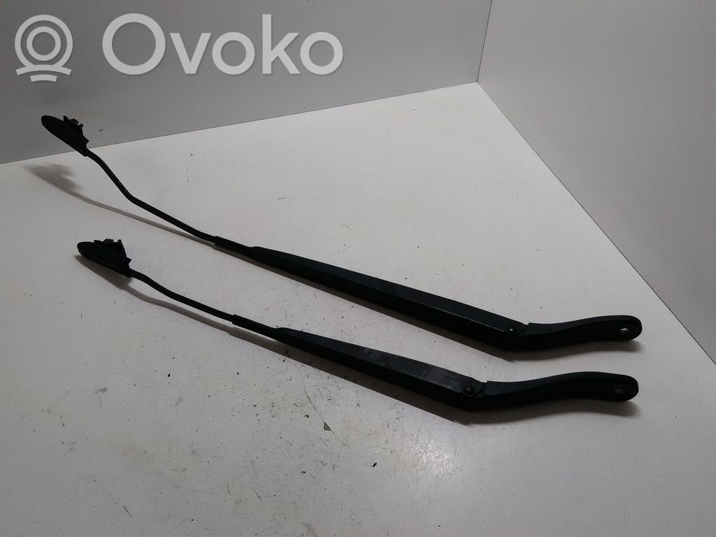 Citroen DS3 Front wiper blade arm 