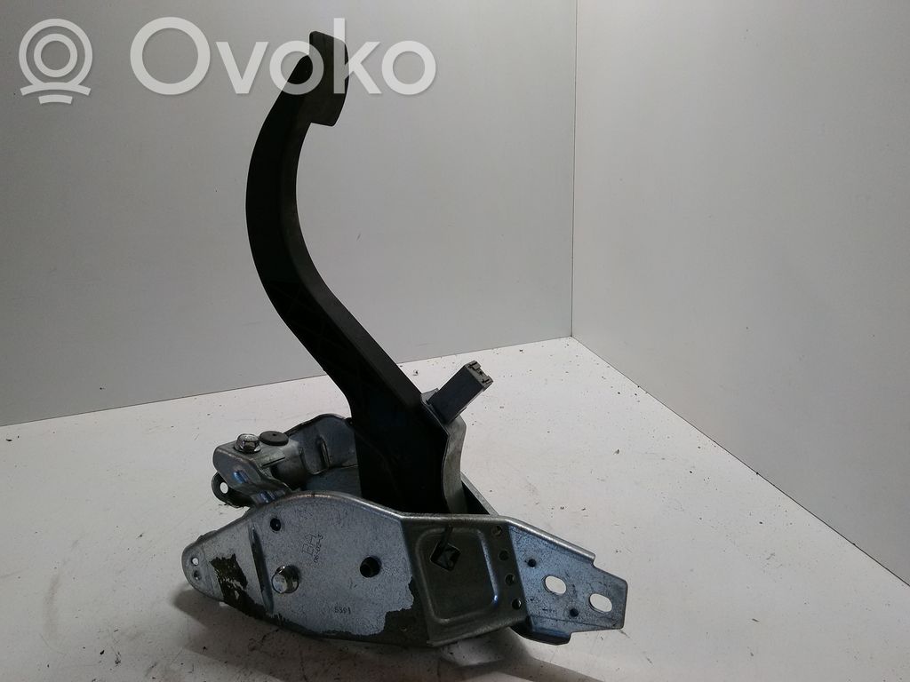Opel Astra H Clutch pedal 