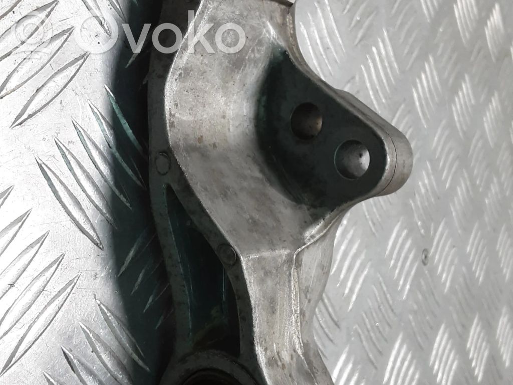 Volvo V40 Engine mounting bracket 